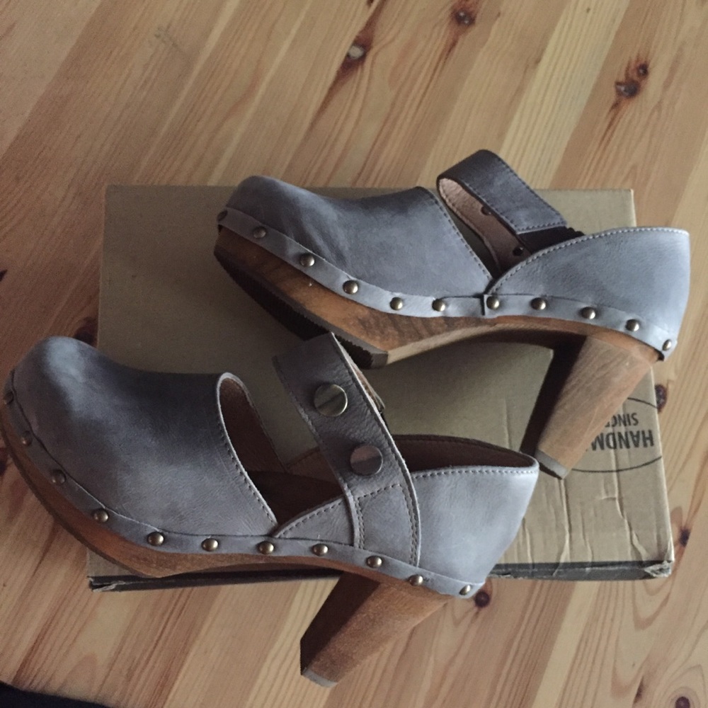 NIB Sanita Tory platform mary-jane clogs. Size 39.